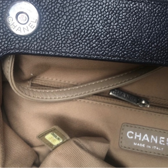 CHANEL Caviar Satchel w/
Gunmetal Hardware - Picture 14 of 16